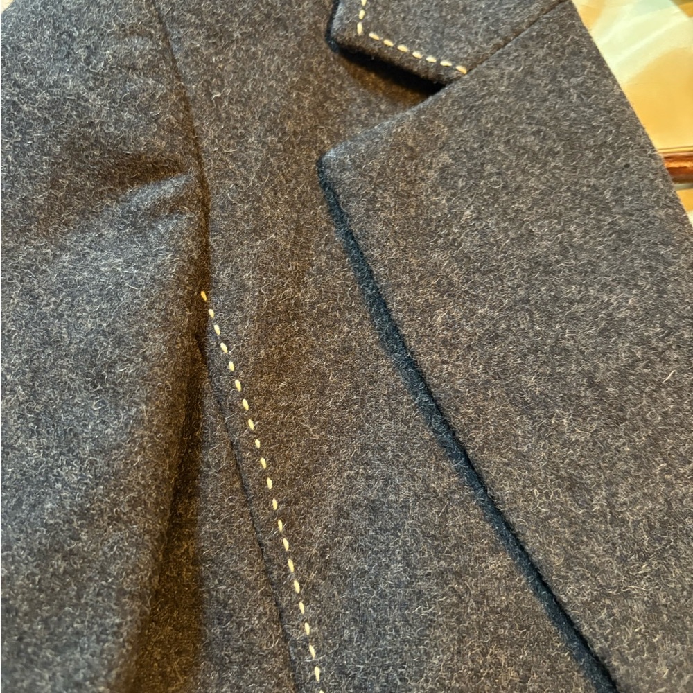 Elegant Gray Wool Women's Pantsuit - Picture 3 of 10